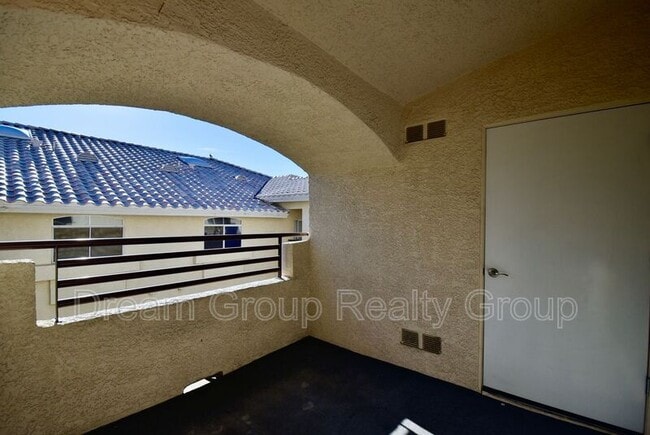 Building Photo - 3320 S Fort Apache Rd