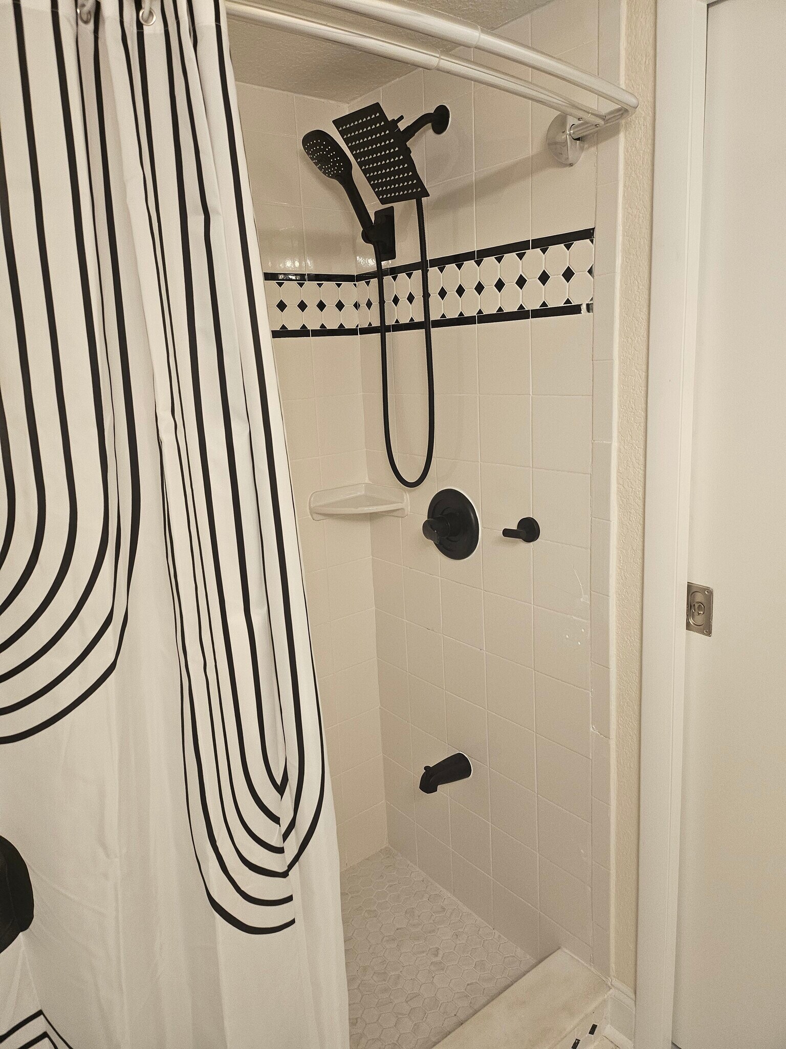 Building Photo - 387 S McMullen Booth Rd