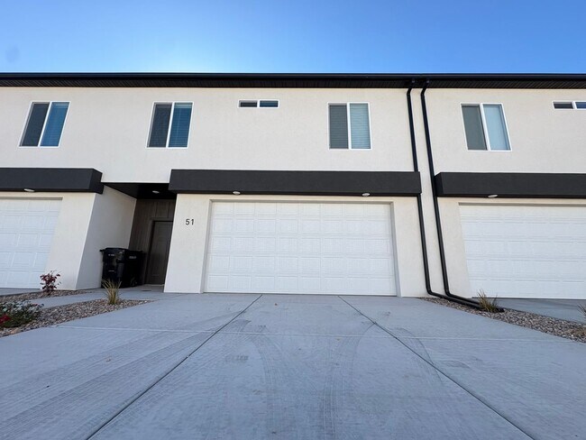 Building Photo - Brand New Home Avalible