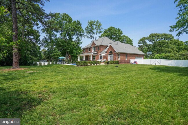 Building Photo - 5248 Clifton St