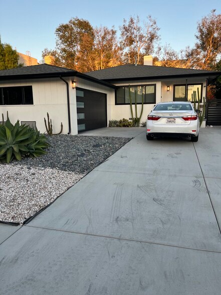 Building Photo - 11222 Greenlawn Ave