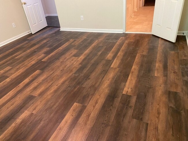 Building Photo - Spacious & beautiful 3BR Townhouse in Duluth