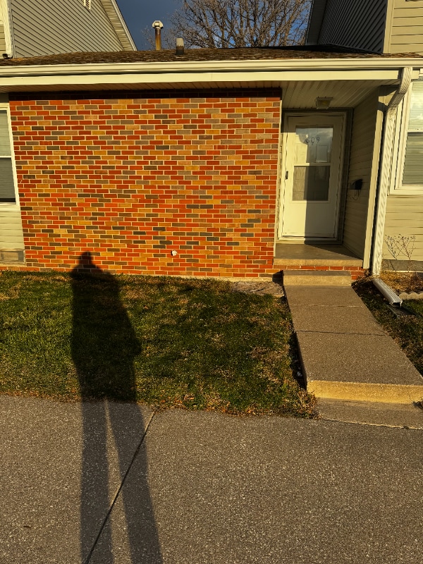 Building Photo - 609 E 5th St