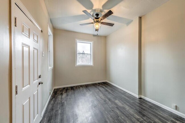 Building Photo - 2013 S 11th St