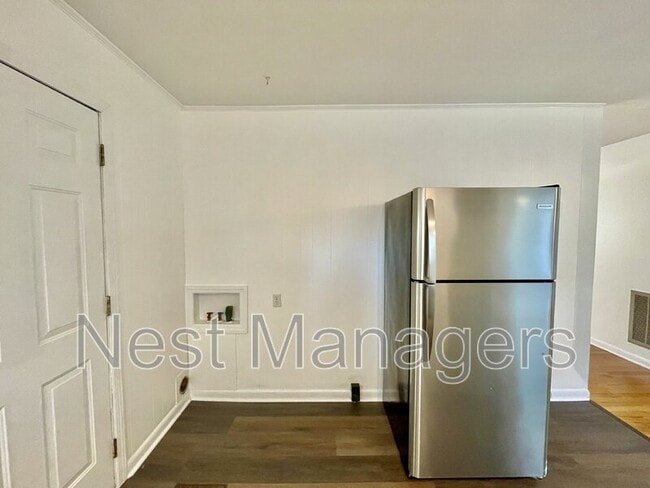 Building Photo - 3522 Thomas Dr