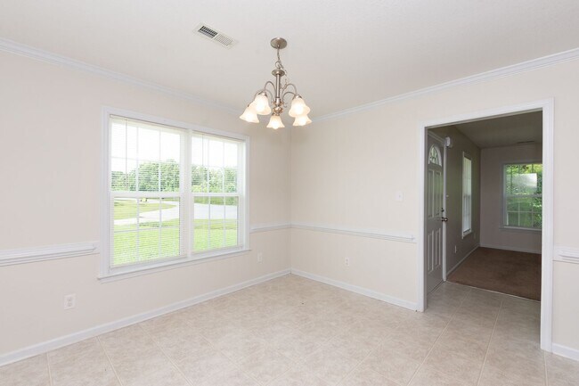 Building Photo - 3 Bedrooms and a bonus room in Richlands (Will include lawn service with increased rents)