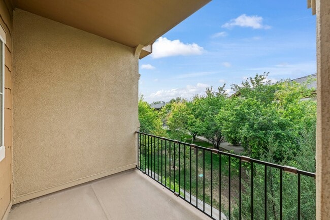 Building Photo - 2125 Calais Dr