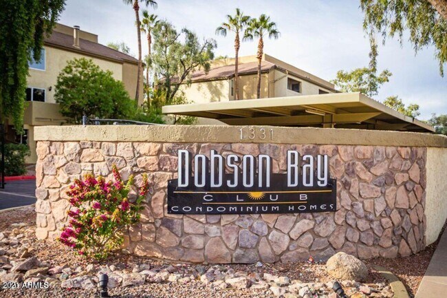 Building Photo - Dobson Bay Club