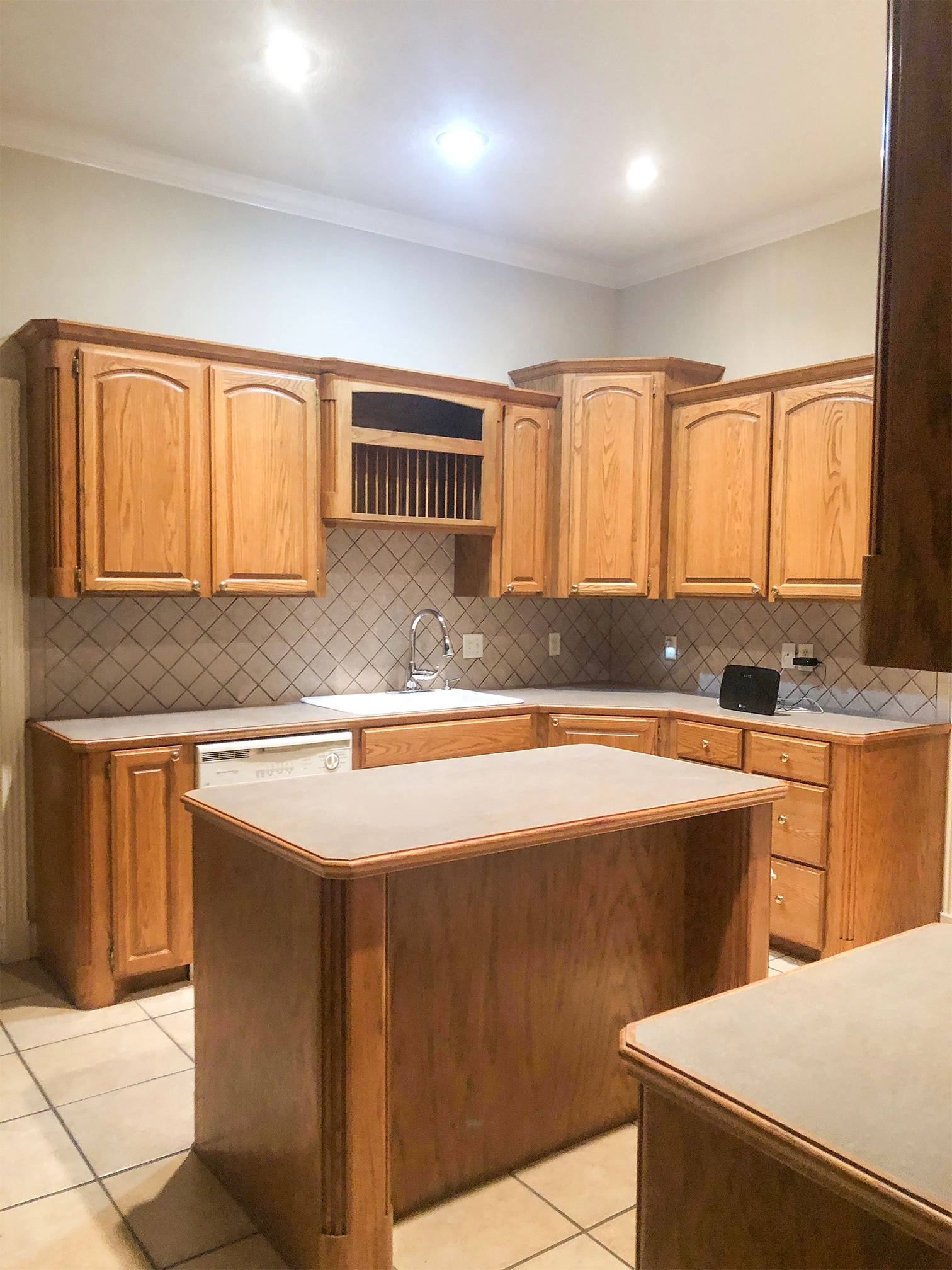 Large kitchen - 2405 Tyler Ln