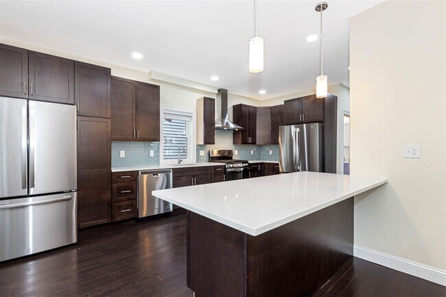 Building Photo - 75 Winchester St