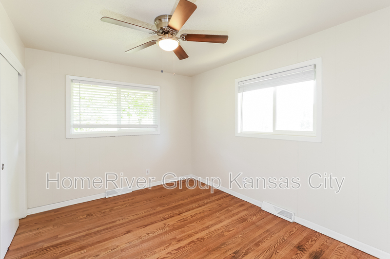 Building Photo - 1527 N 64th Dr