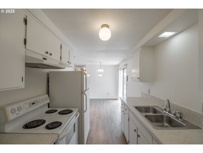 Building Photo - 3-bedroom 1 bath Single Level House