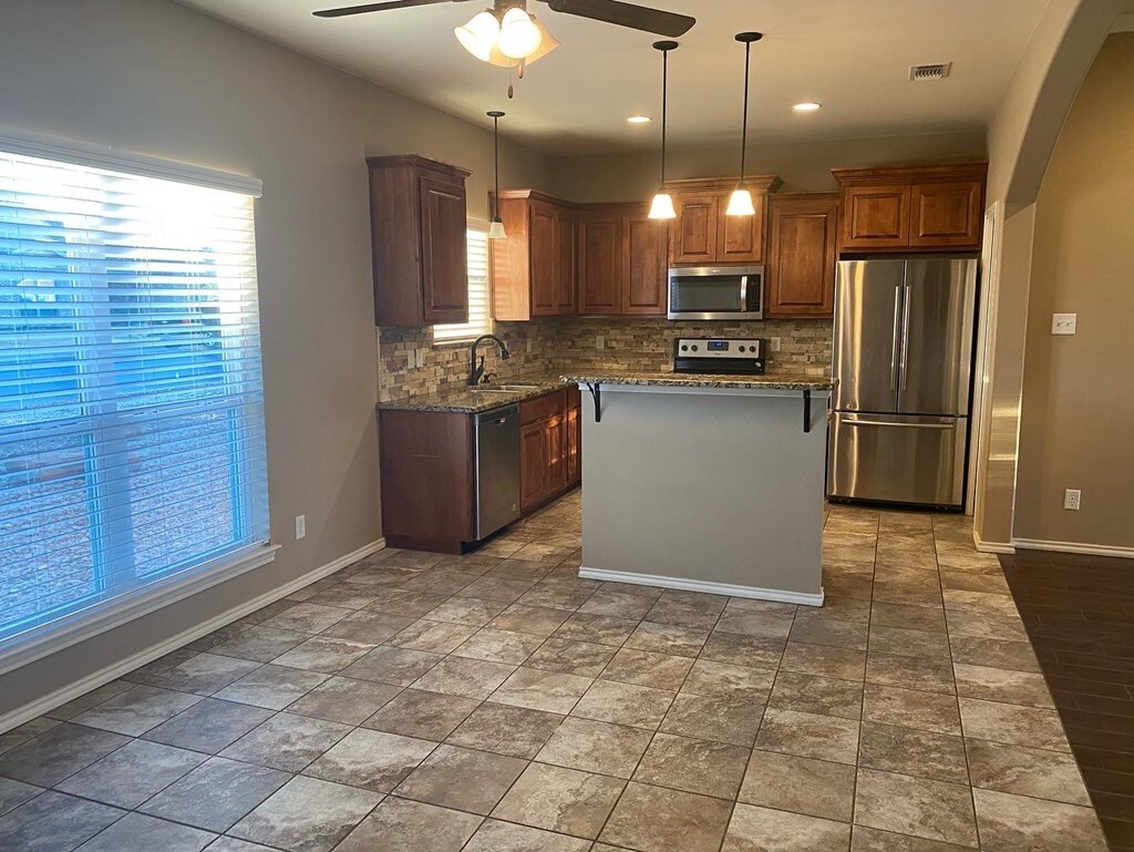 Building Photo - 4114 Huntleigh Dr