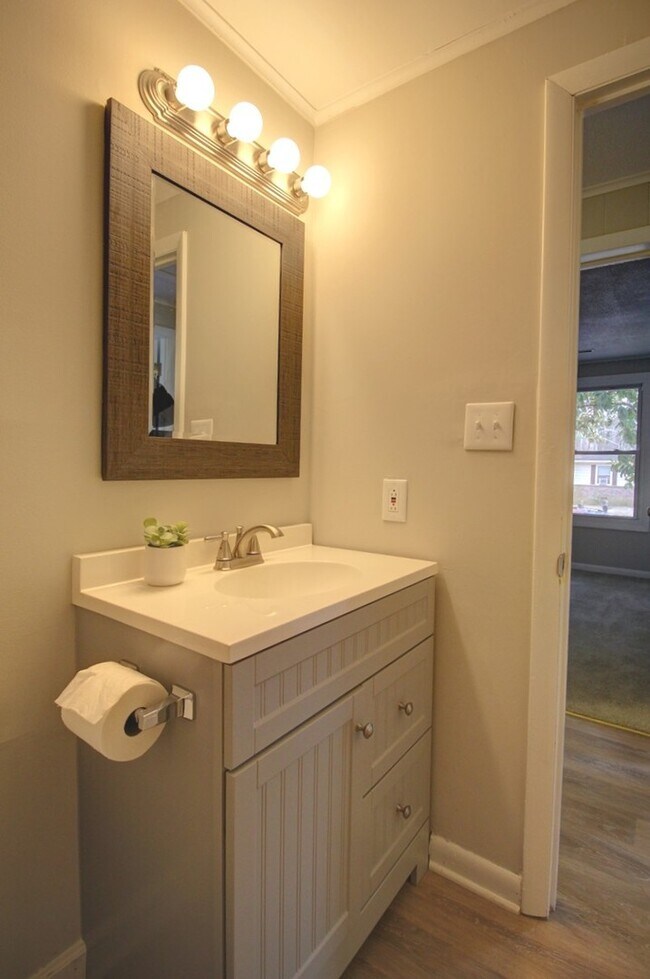 Building Photo - 3 bedroom ranch home with fenced yard!