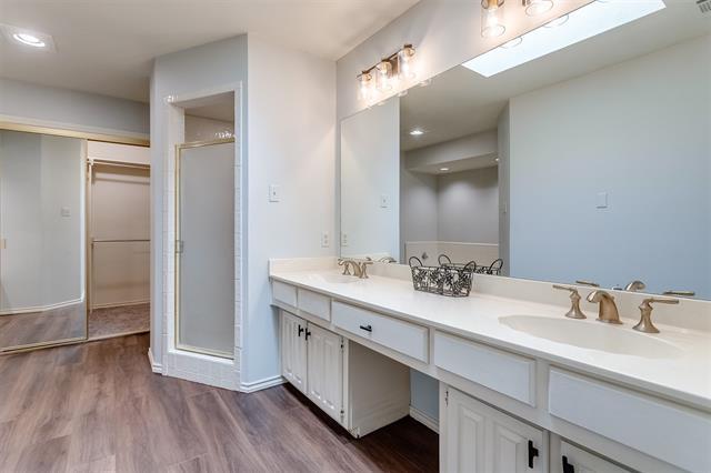 Building Photo - 208 Simmons Dr
