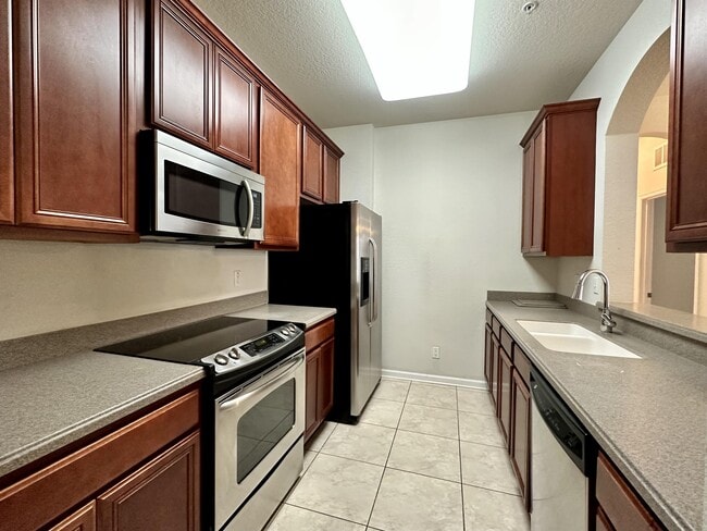 Building Photo - 3338 Robert Trent Jones Dr