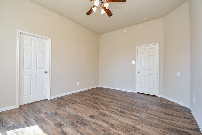 Building Photo - 4310 S Vineyard Mdw Ln