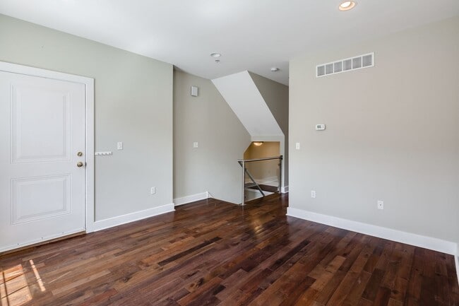 Building Photo - 2631 Catharine St