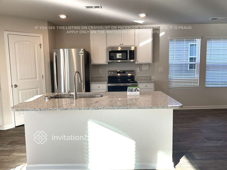 Building Photo - 213 White Flds Ave