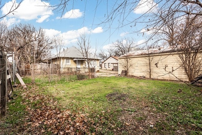 Building Photo - 316 W Avenue A