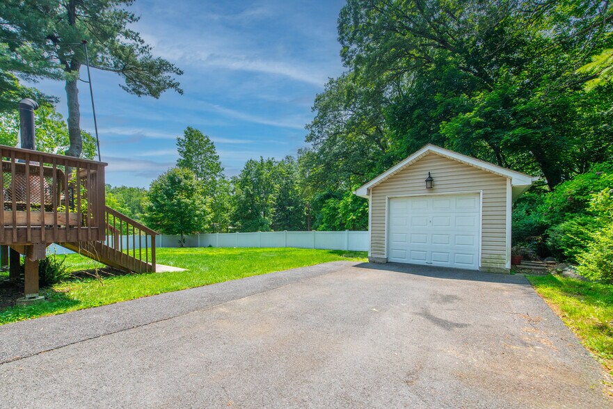 Building Photo - 247 Airmount Ave