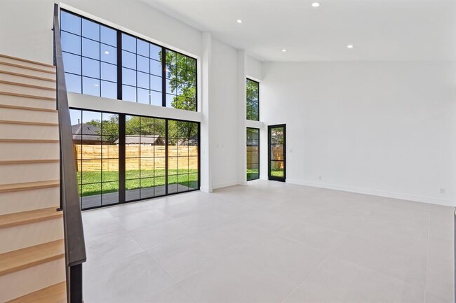 Building Photo - 10941 Bluebird Pl