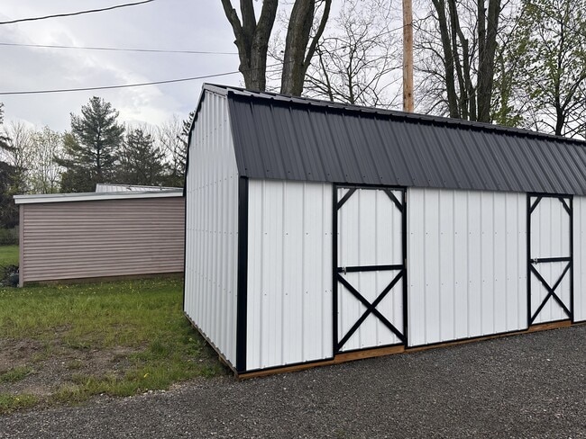 Building Photo - 330 Davis St