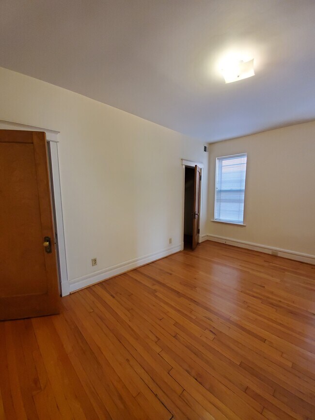 Building Photo - 5861 Nina Pl