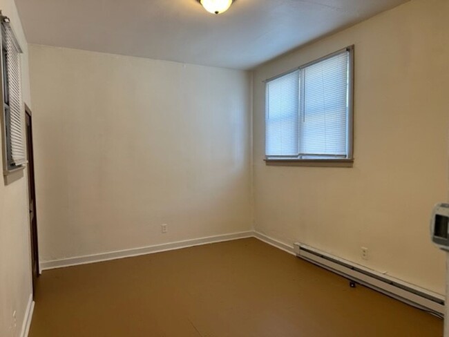 Building Photo - Welcome to this 1st floor cozy 1-bedroom, ...