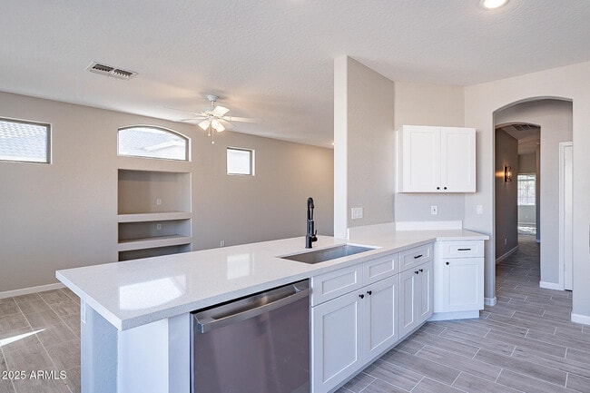 Building Photo - 12614 W Earll Dr