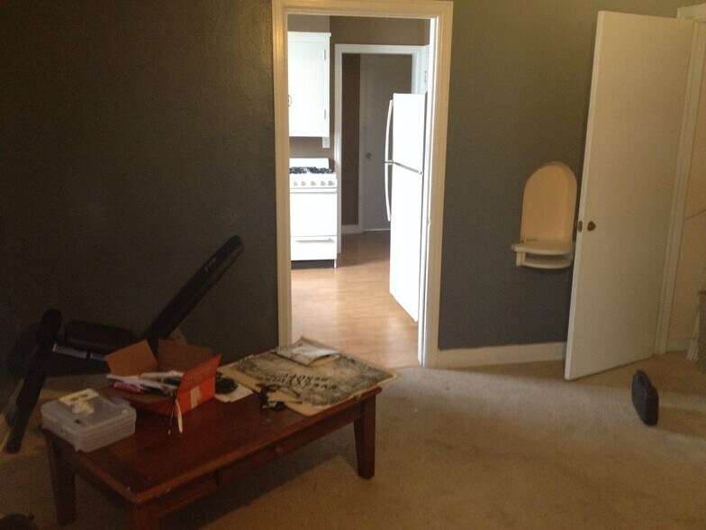 Primary Photo - 721 N Perry St