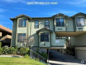 Building Photo - Monrovia 2 Bedroom Townhouse