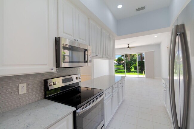 Building Photo - 4786 Blossom Dr