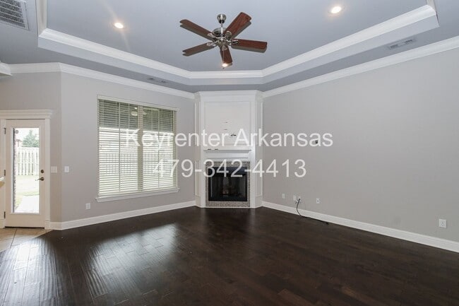 Building Photo - 3805 SW Gemstone Blvd