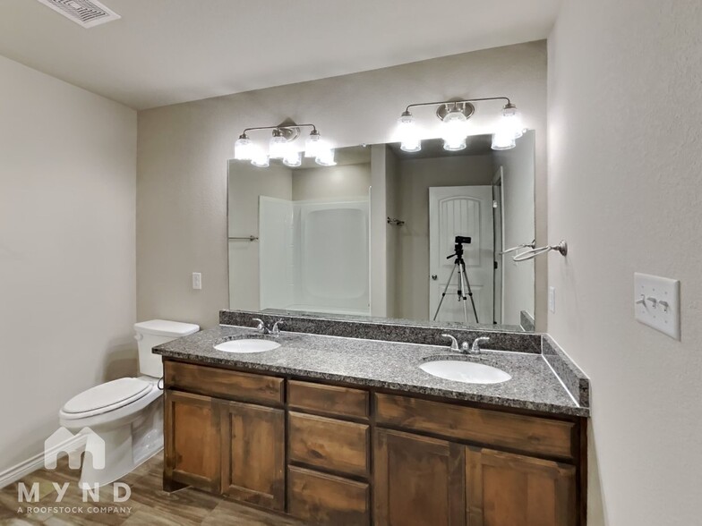 Building Photo - 801 Rolling Terrace Cir
