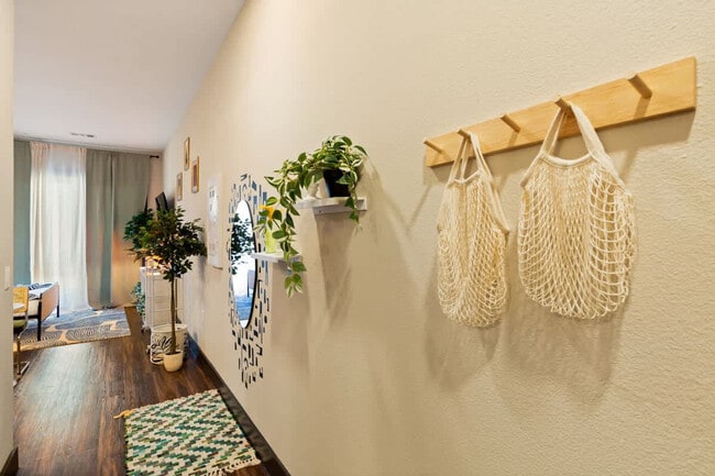 Building Photo - 9127 Research Blvd