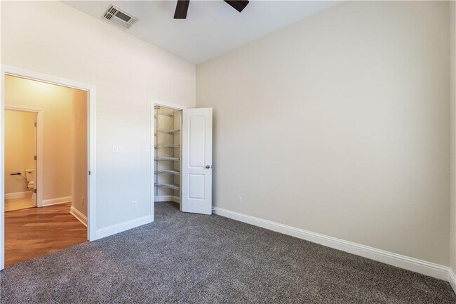 Building Photo - 4001 Sapphire Loop