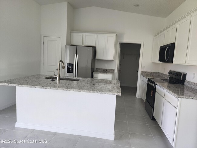 Building Photo - 2211 San Filippo Dr SE