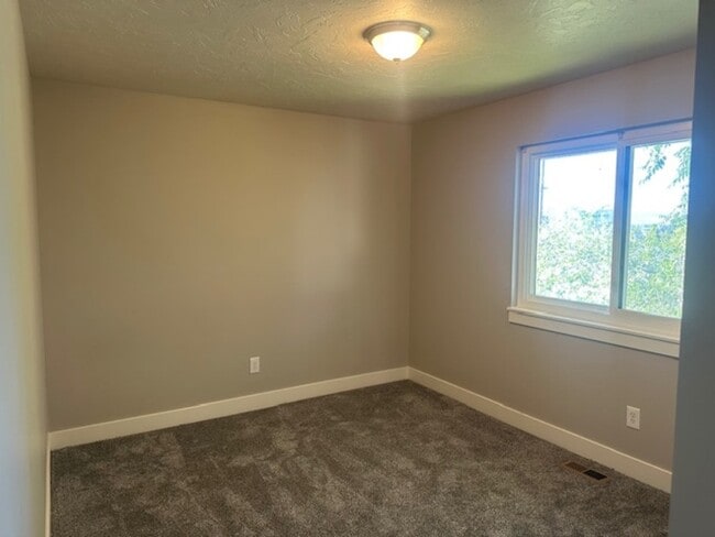 Building Photo - 1175 W 1420 N