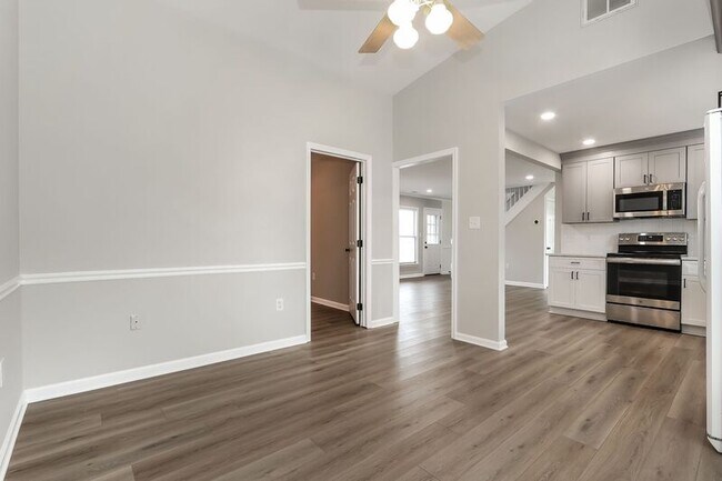 Building Photo - 18 Azalea Ln