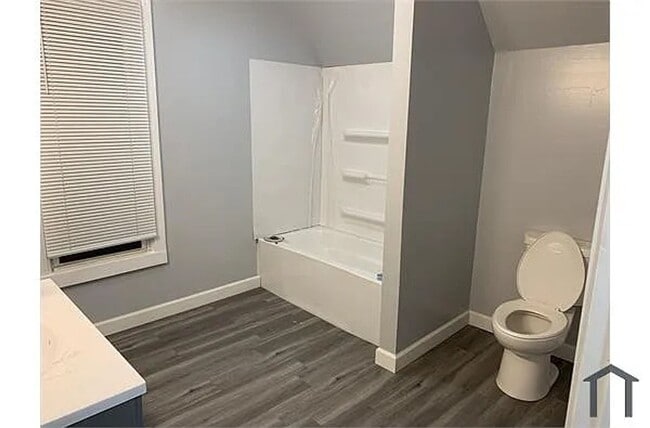 Building Photo - Price Reduced - $1090/month!! 2 bedroom 1 ...