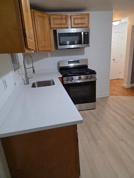 Building Photo - 19 Glen St