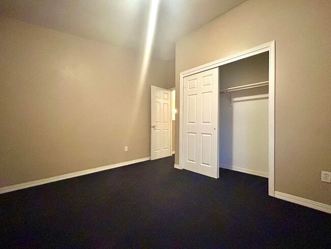 Building Photo - 85 Hartel Pl