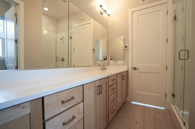 Building Photo - New Construction End Unit Luxury Townhome in Central Sunnyvale Location!