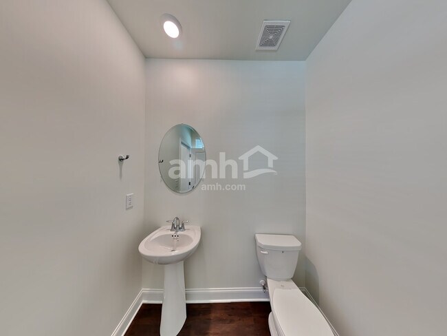 Building Photo - 1943 Windsor Park Ave