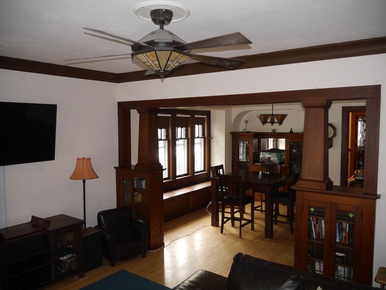 Building Photo - 1533 N 50th Pl