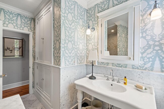 Building Photo - 400 S Lee St