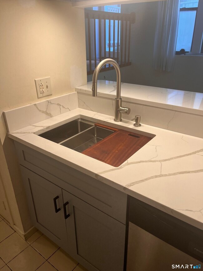 Building Photo - 83 Washington St