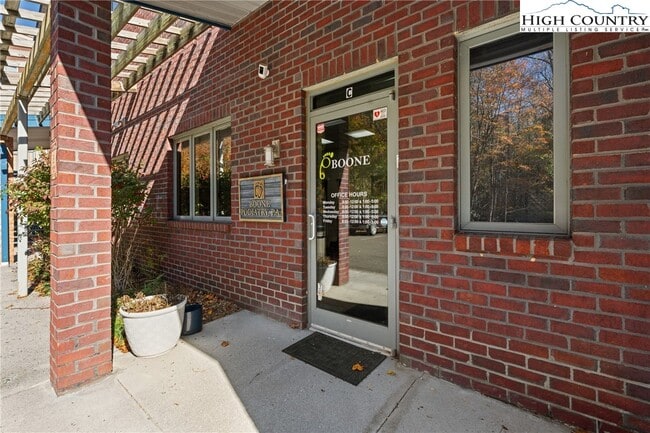 Building Photo - 610 State Farm Rd