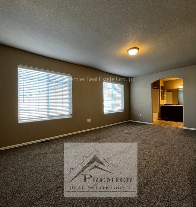 Building Photo - 7773 Sand Lake Heights